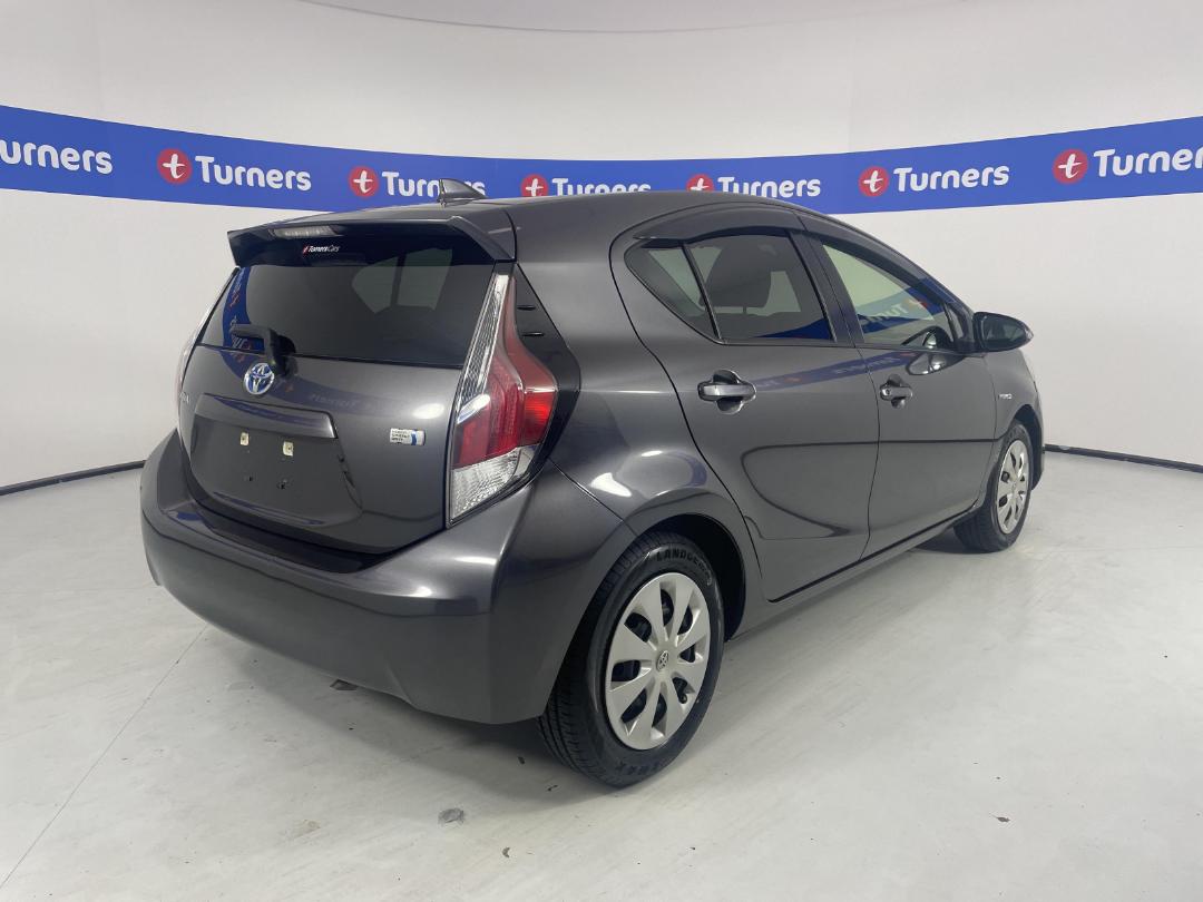 Photo '7' of Toyota Aqua Photo '7' of Toyota Aqua