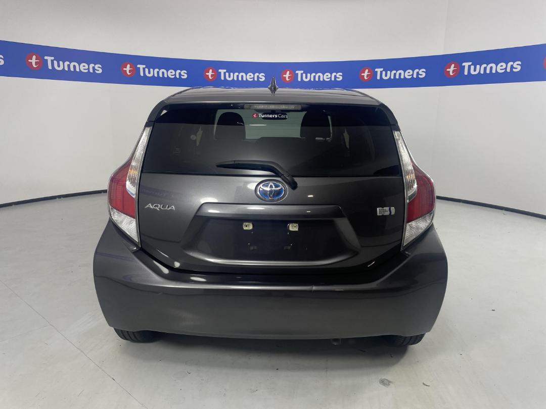 Photo '6' of Toyota Aqua Photo '6' of Toyota Aqua