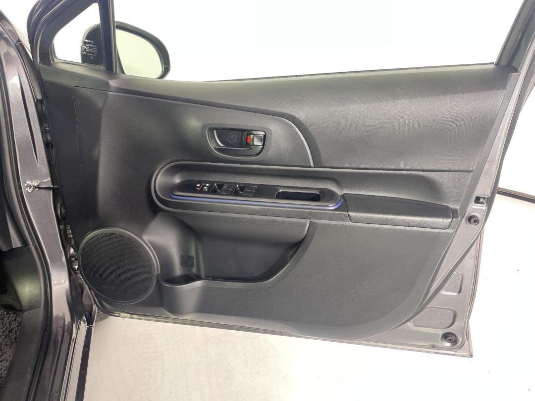 Photo '15' of Toyota Aqua Photo '15' of Toyota Aqua