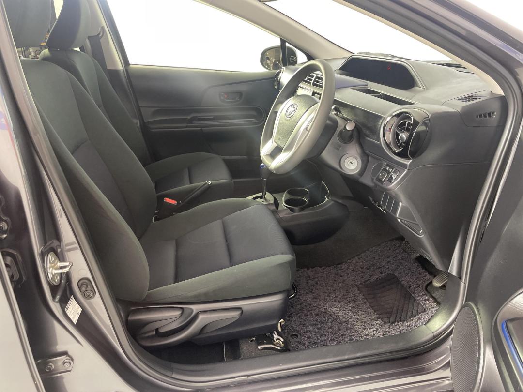 Photo '16' of Toyota Aqua Photo '16' of Toyota Aqua