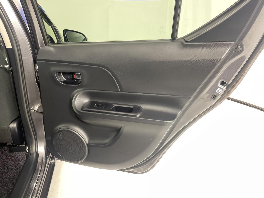 Photo '19' of Toyota Aqua Photo '19' of Toyota Aqua