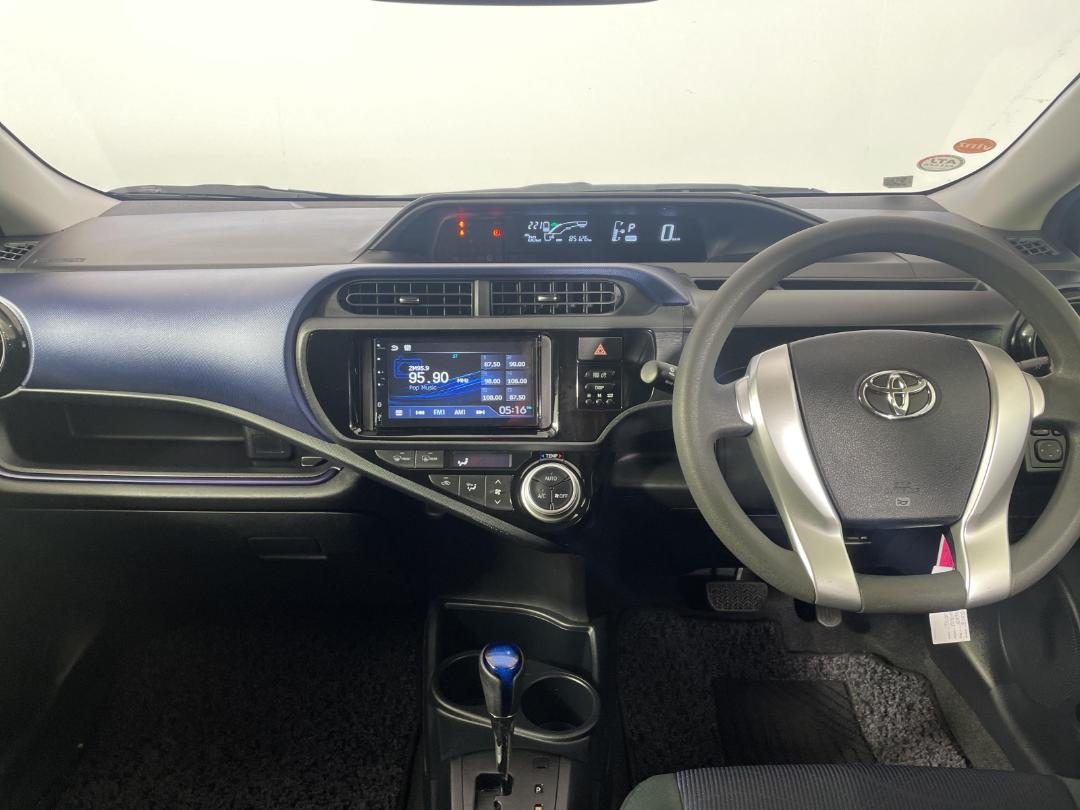 Photo '17' of Toyota Aqua Photo '17' of Toyota Aqua