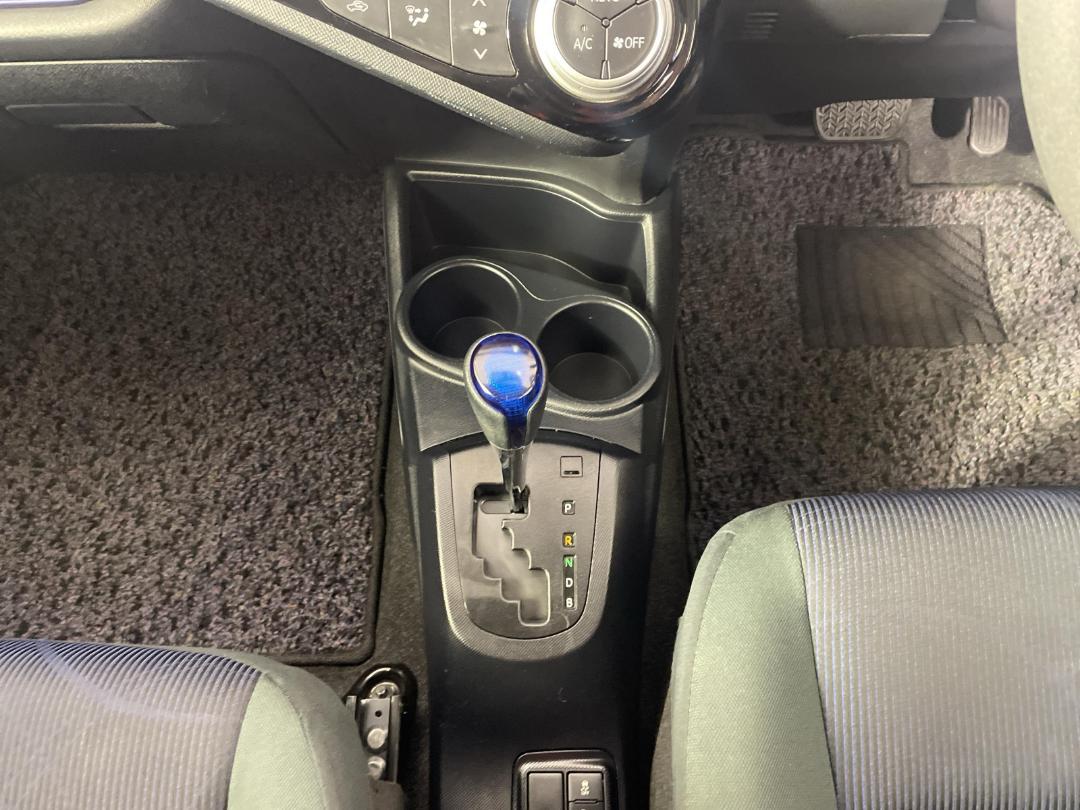 Photo '18' of Toyota Aqua Photo '18' of Toyota Aqua