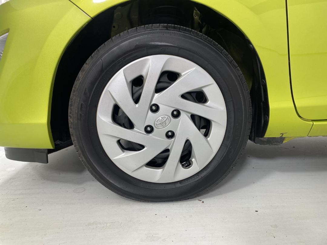 Photo '10' of Toyota Aqua Photo '10' of Toyota Aqua