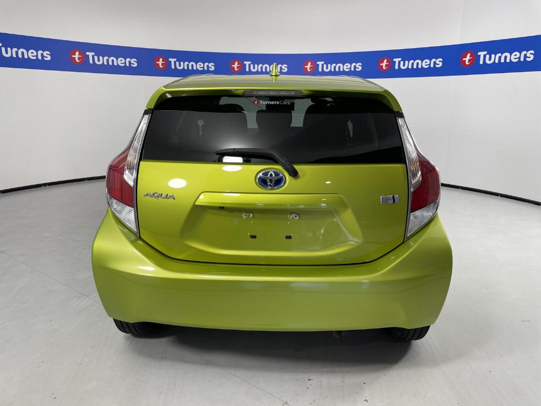 Photo '6' of Toyota Aqua Photo '6' of Toyota Aqua