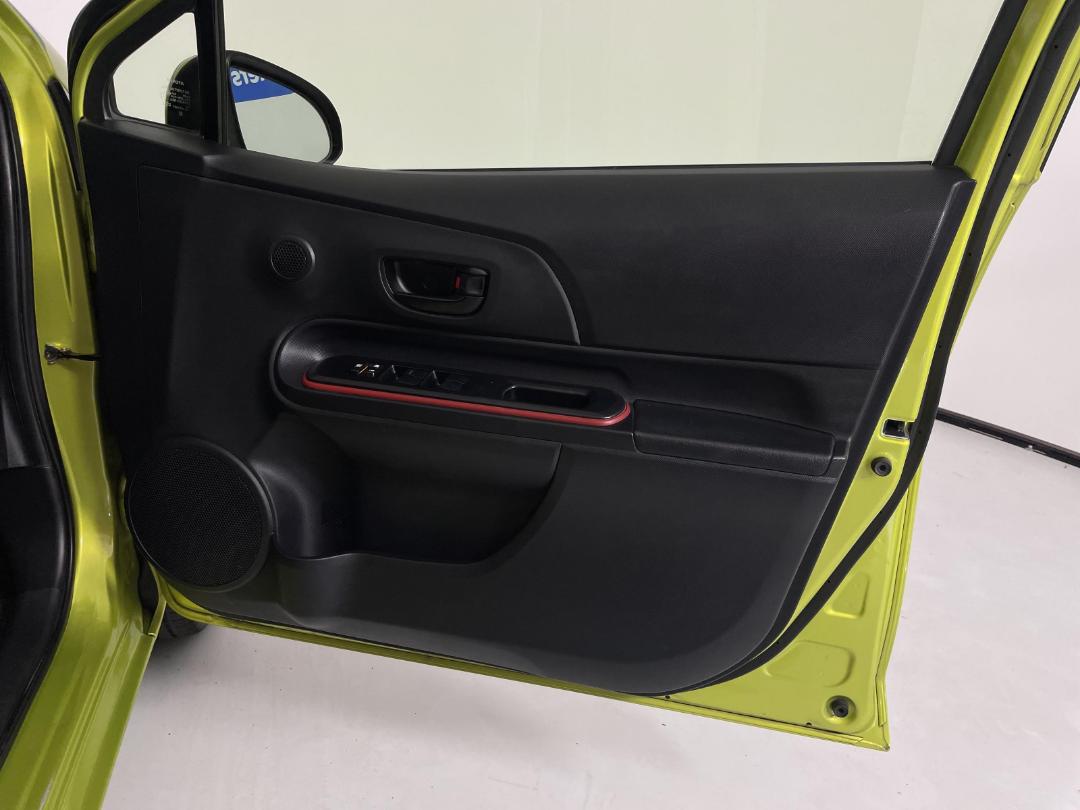 Photo '15' of Toyota Aqua Photo '15' of Toyota Aqua