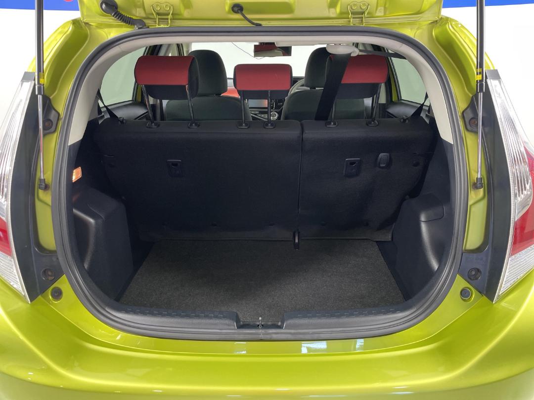 Photo '14' of Toyota Aqua Photo '14' of Toyota Aqua