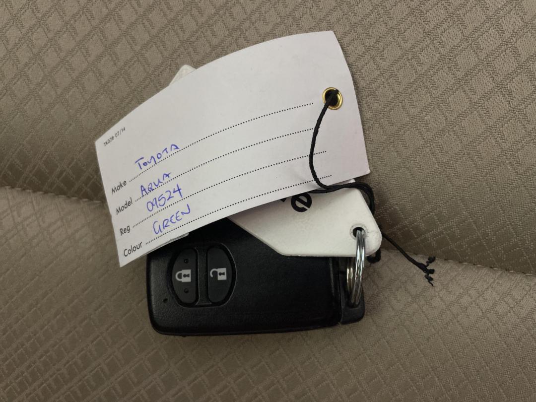 Photo '22' of Toyota Aqua Photo '22' of Toyota Aqua