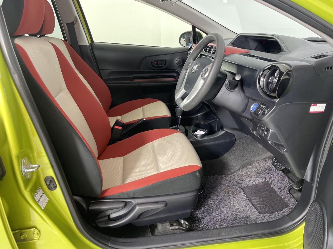 Photo '16' of Toyota Aqua Photo '16' of Toyota Aqua