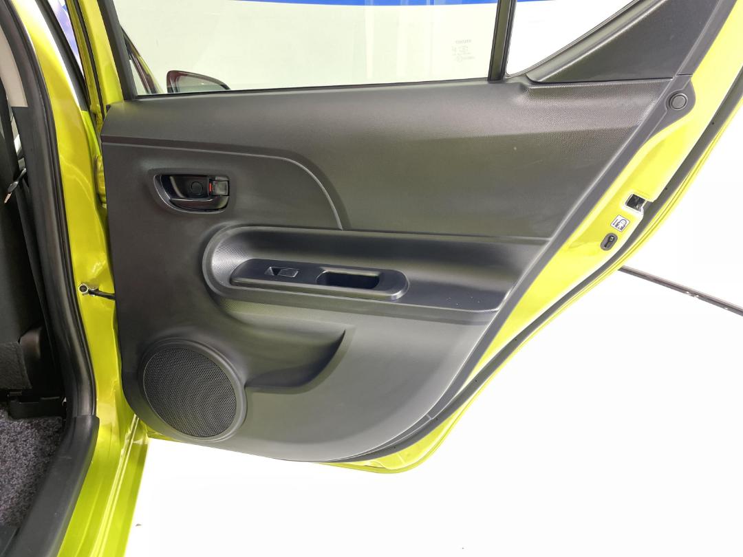 Photo '19' of Toyota Aqua Photo '19' of Toyota Aqua