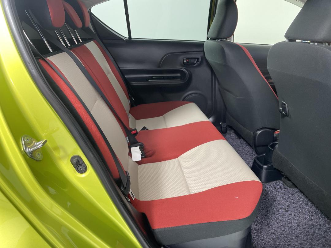 Photo '20' of Toyota Aqua Photo '20' of Toyota Aqua