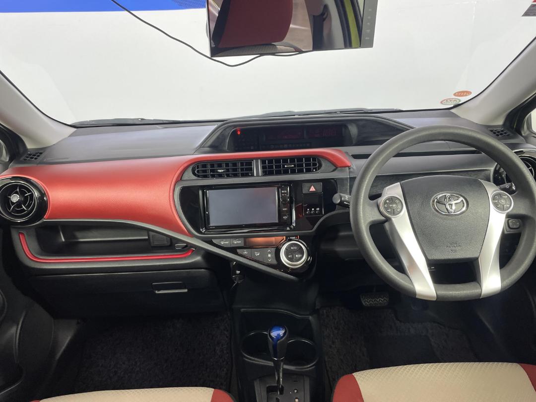 Photo '17' of Toyota Aqua Photo '17' of Toyota Aqua