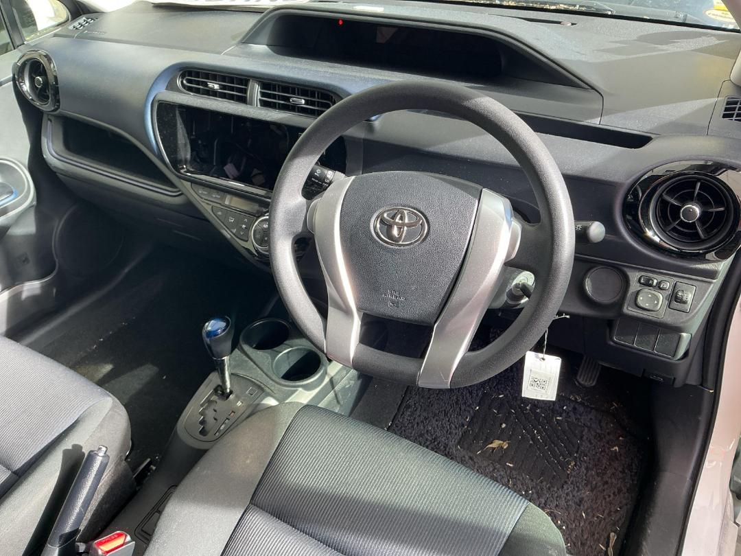 Photo '8' of Toyota Aqua Photo '8' of Toyota Aqua