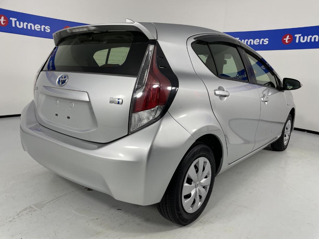 Photo '7' of Toyota Aqua Photo '7' of Toyota Aqua