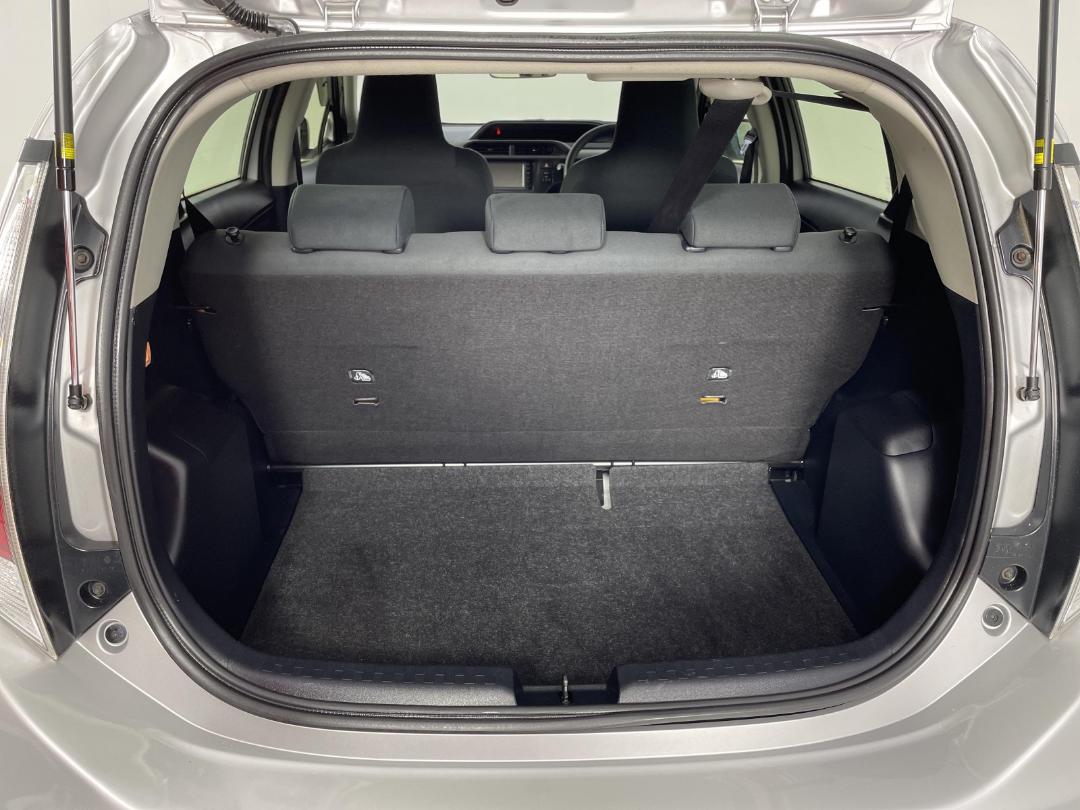 Photo '14' of Toyota Aqua Photo '14' of Toyota Aqua