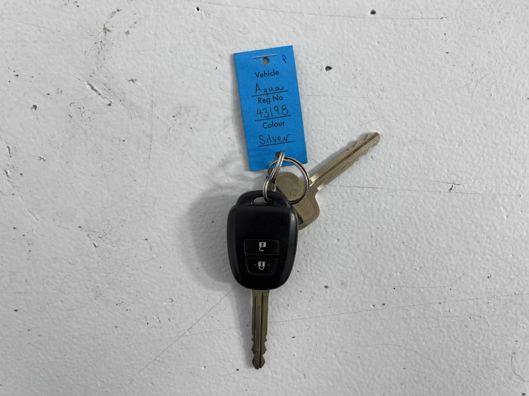 Photo '22' of Toyota Aqua Photo '22' of Toyota Aqua