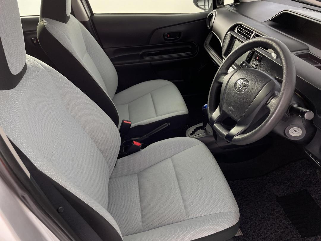 Photo '16' of Toyota Aqua Photo '16' of Toyota Aqua