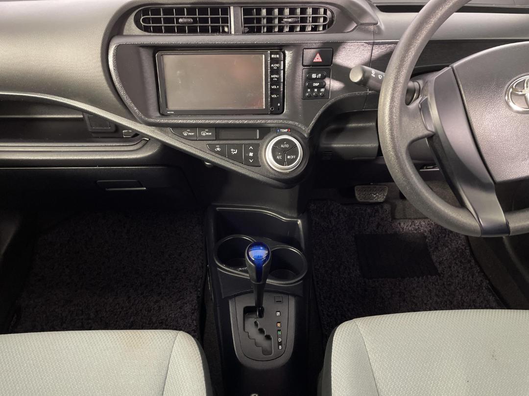 Photo '18' of Toyota Aqua Photo '18' of Toyota Aqua