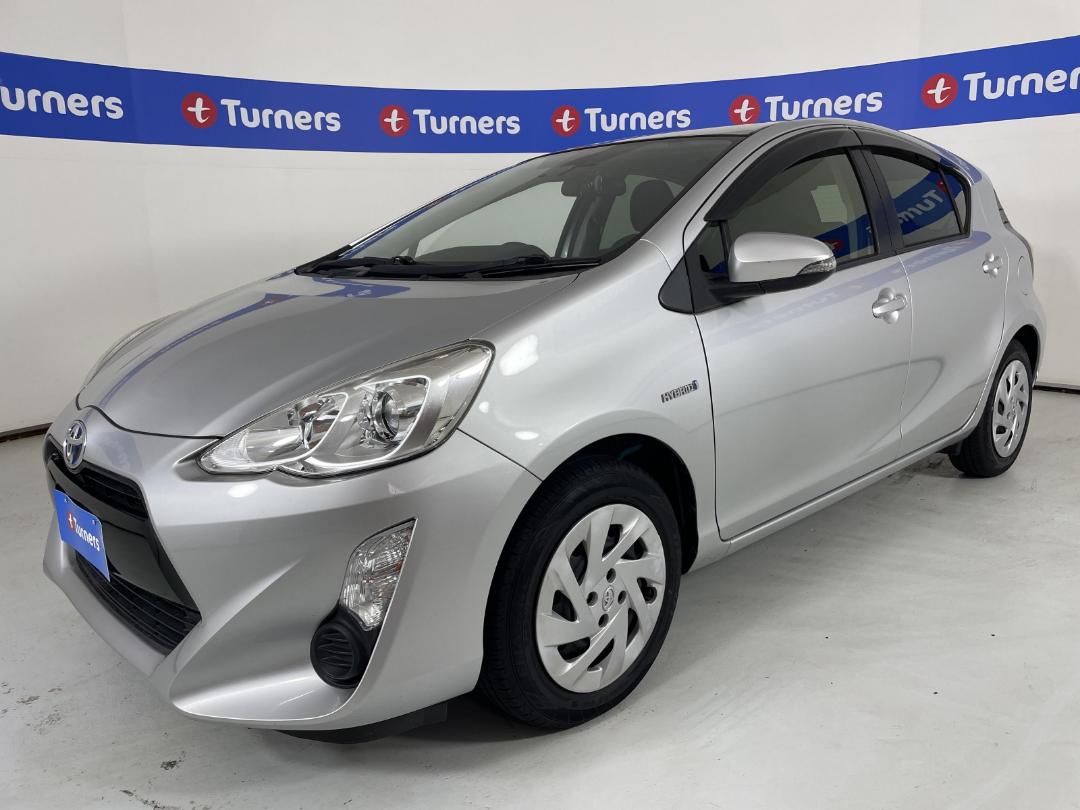 Photo '4' of Toyota Aqua Photo '4' of Toyota Aqua