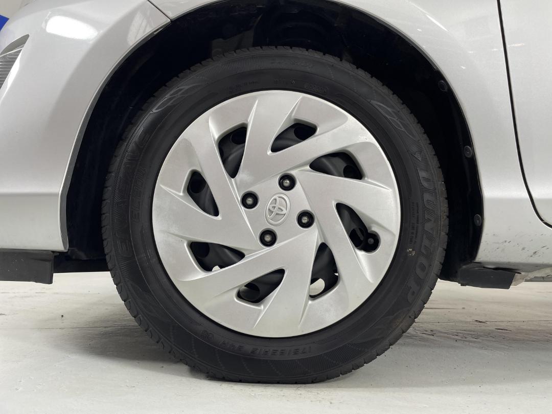 Photo '10' of Toyota Aqua Photo '10' of Toyota Aqua