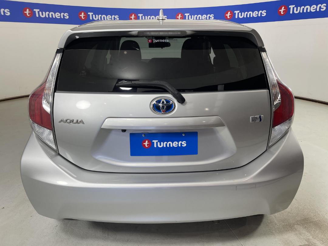 Photo '6' of Toyota Aqua Photo '6' of Toyota Aqua