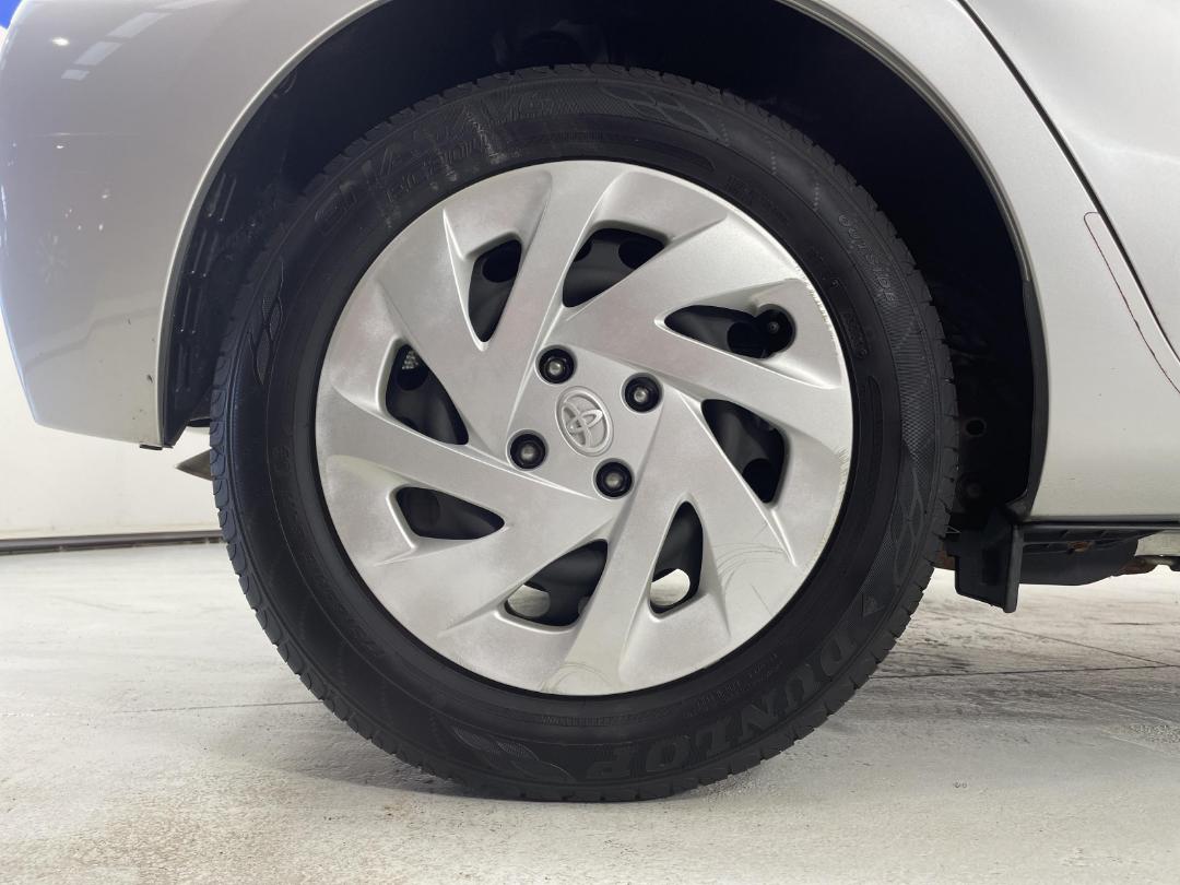 Photo '12' of Toyota Aqua Photo '12' of Toyota Aqua