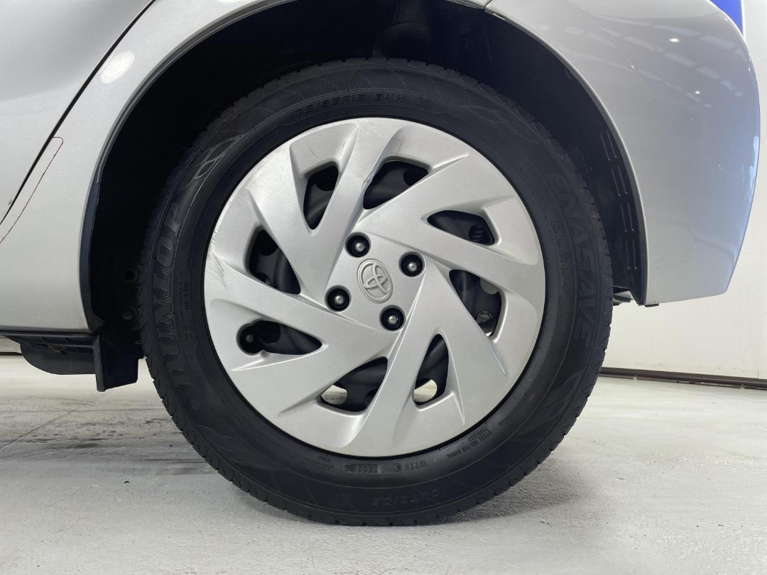 Photo '11' of Toyota Aqua Photo '11' of Toyota Aqua