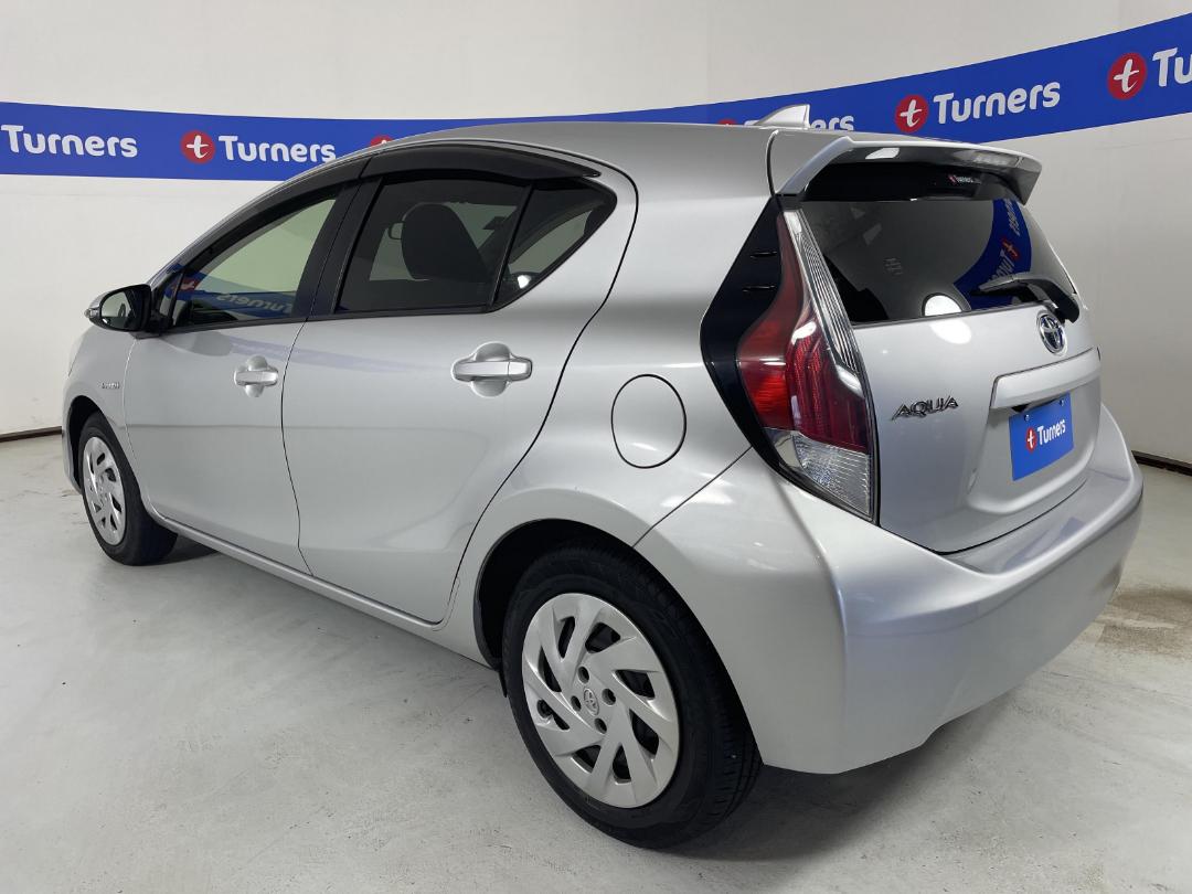 Photo '5' of Toyota Aqua Photo '5' of Toyota Aqua