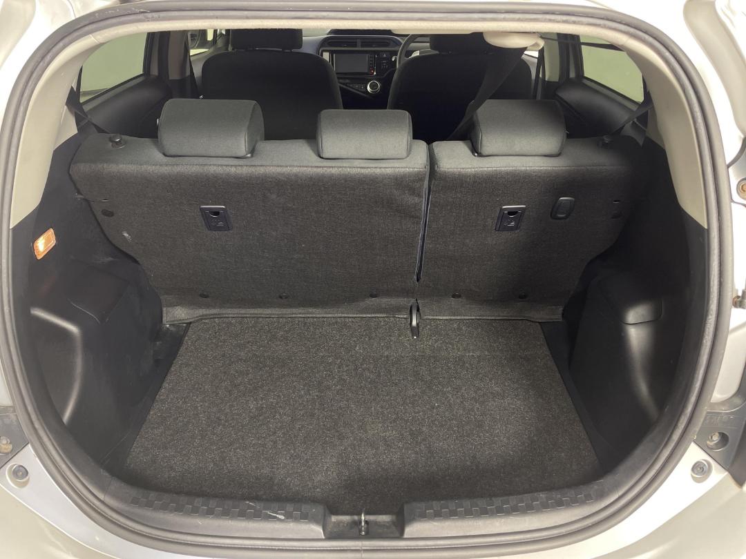 Photo '14' of Toyota Aqua Photo '14' of Toyota Aqua