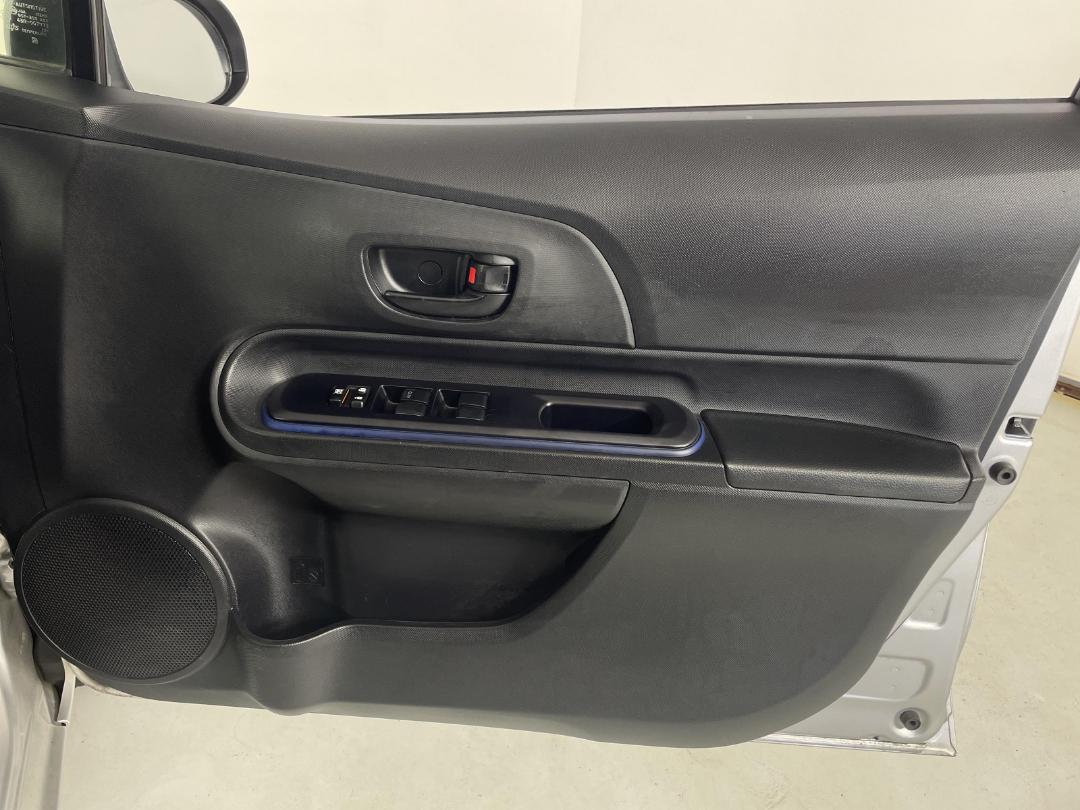 Photo '15' of Toyota Aqua Photo '15' of Toyota Aqua