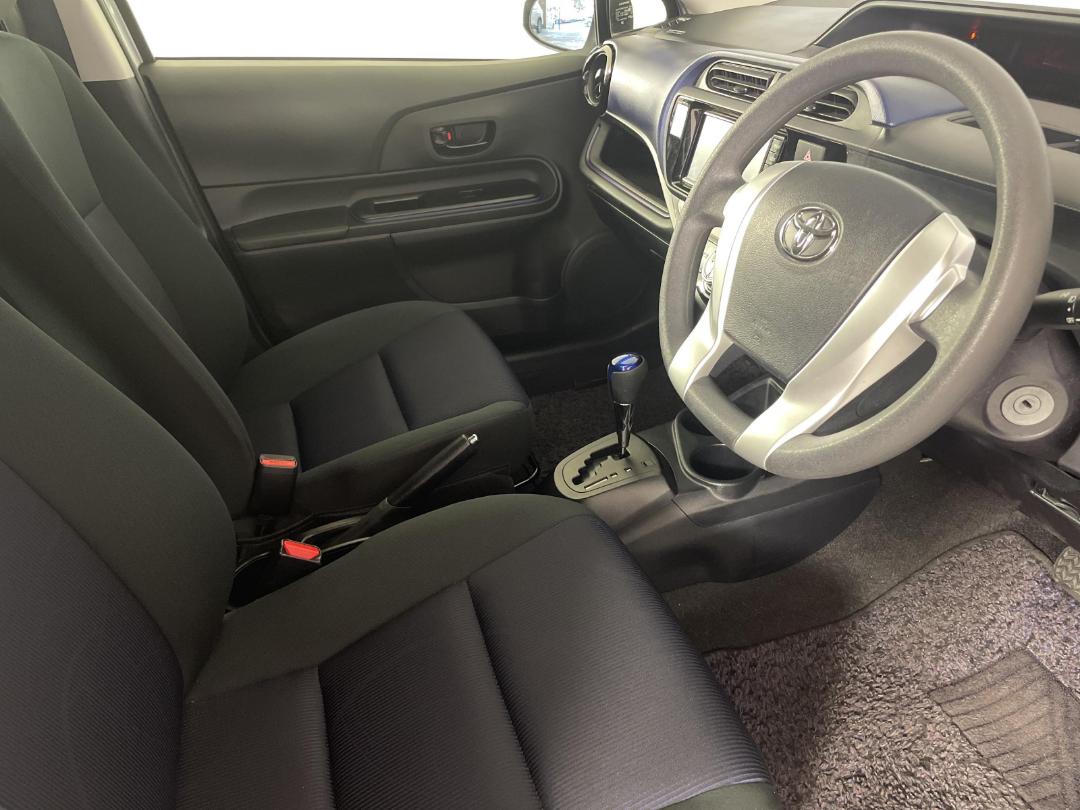 Photo '16' of Toyota Aqua Photo '16' of Toyota Aqua