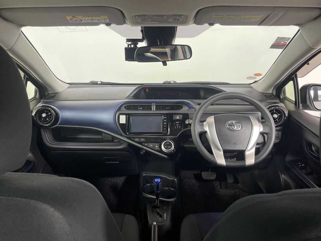 Photo '17' of Toyota Aqua Photo '17' of Toyota Aqua