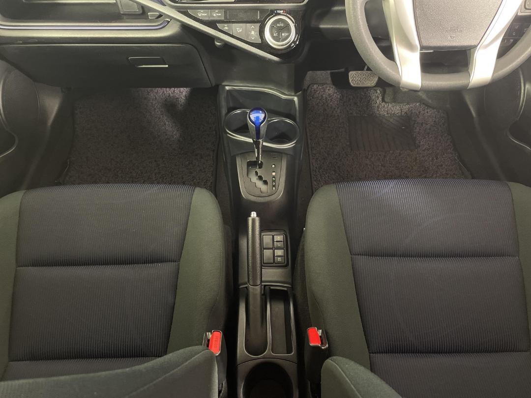 Photo '18' of Toyota Aqua Photo '18' of Toyota Aqua