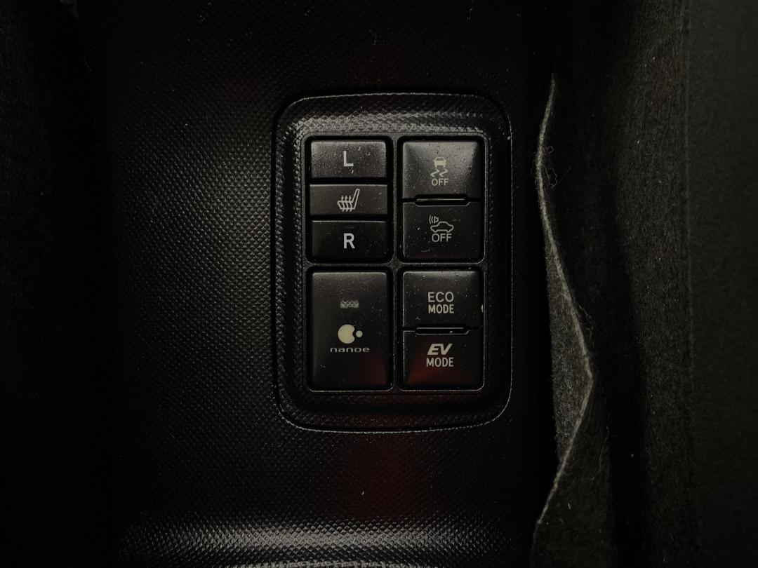 Photo '27' of Toyota Aqua Photo '27' of Toyota Aqua