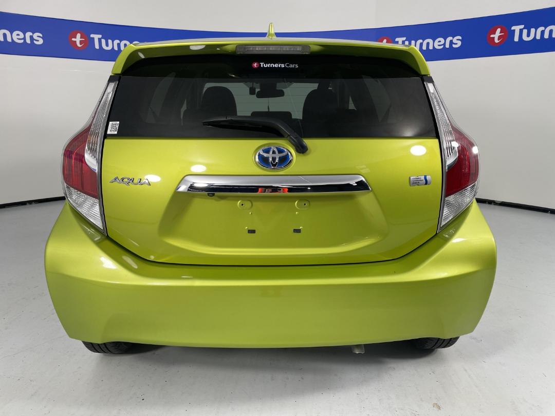 Photo '6' of Toyota Aqua Photo '6' of Toyota Aqua