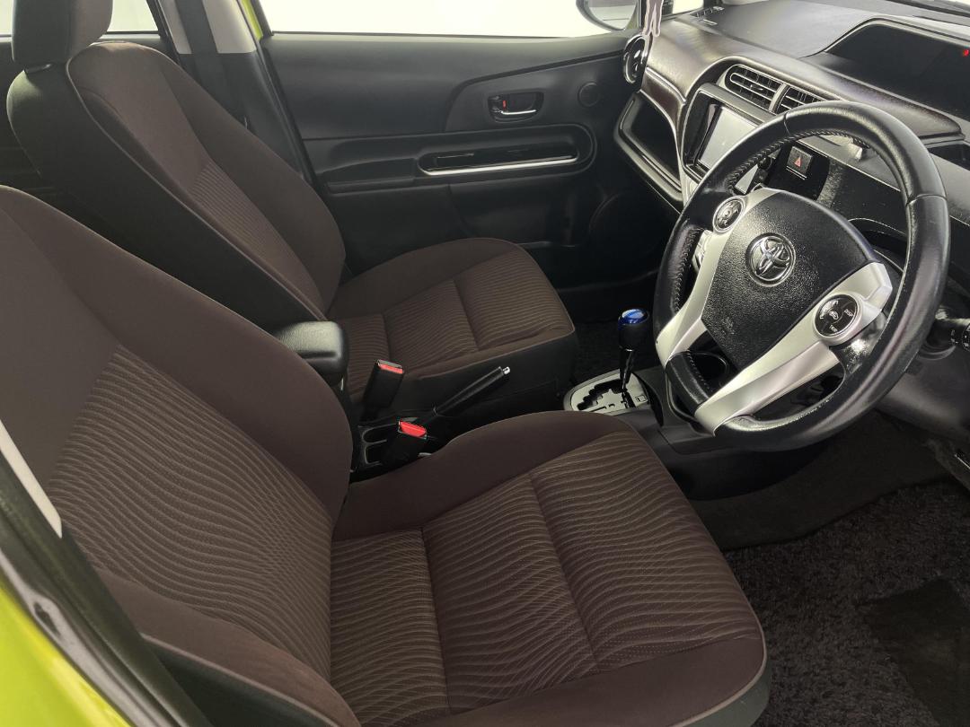 Photo '16' of Toyota Aqua Photo '16' of Toyota Aqua