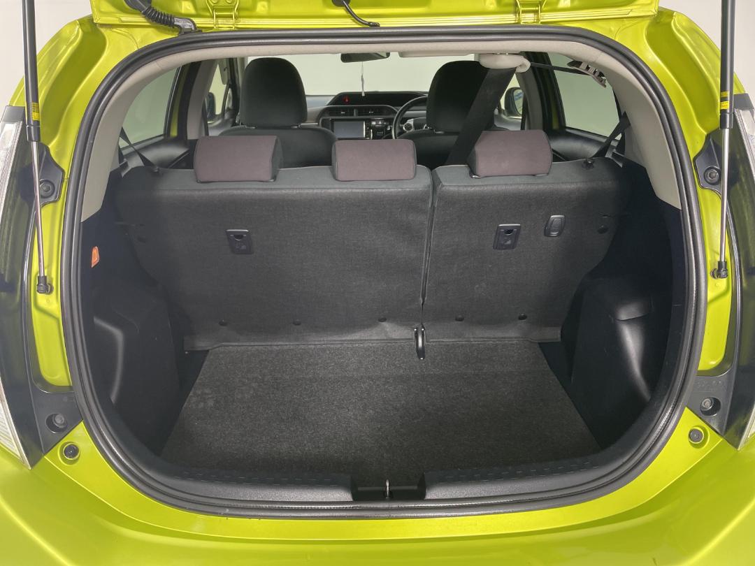 Photo '14' of Toyota Aqua Photo '14' of Toyota Aqua