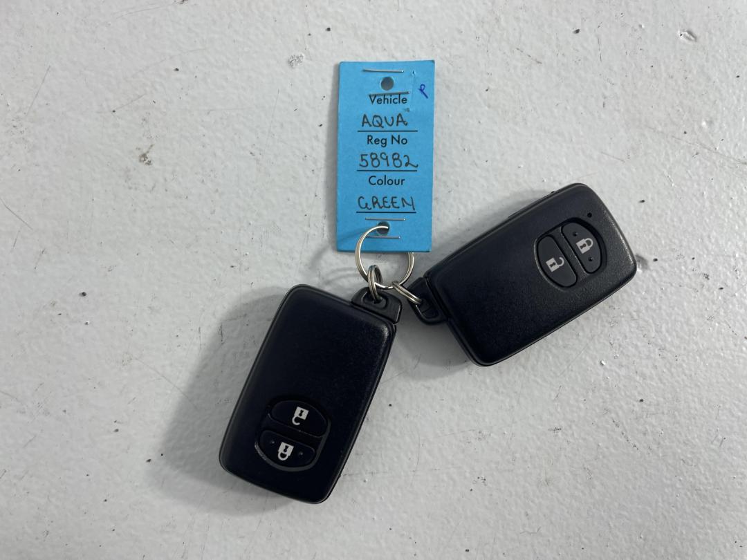 Photo '22' of Toyota Aqua Photo '22' of Toyota Aqua