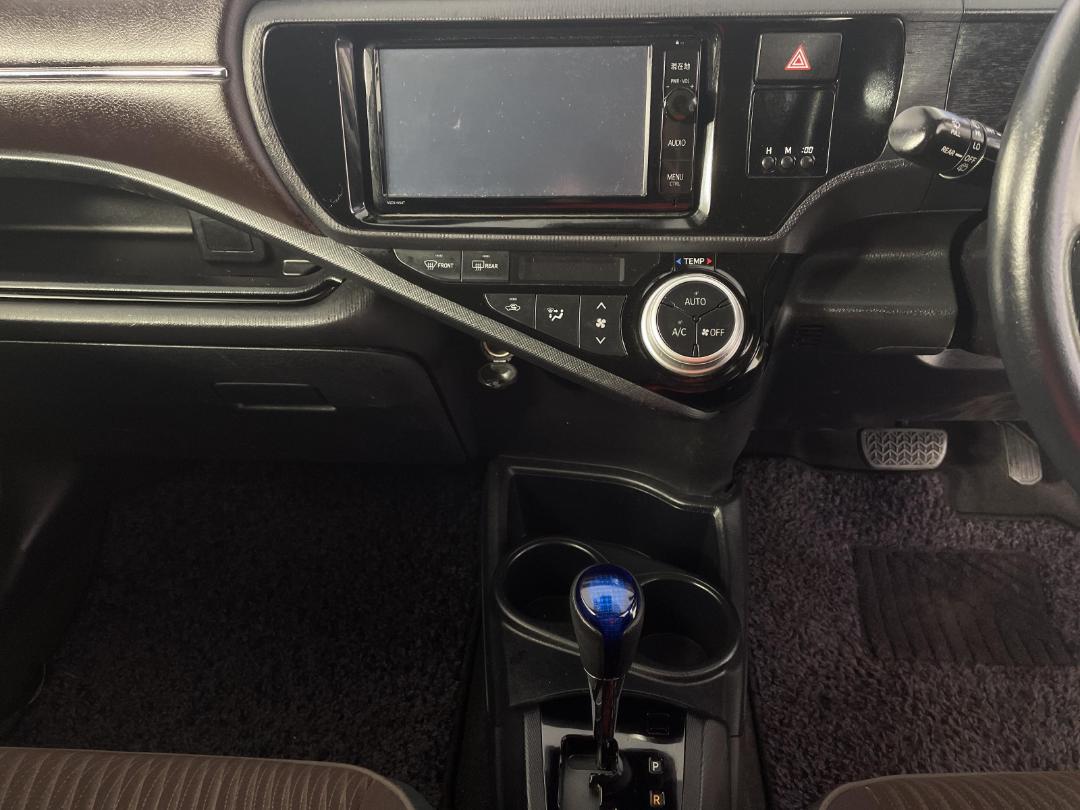 Photo '18' of Toyota Aqua Photo '18' of Toyota Aqua