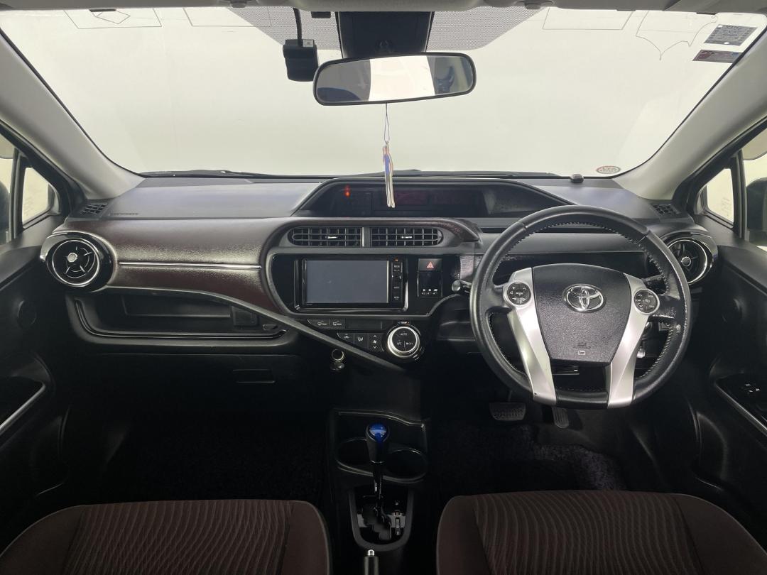 Photo '17' of Toyota Aqua Photo '17' of Toyota Aqua