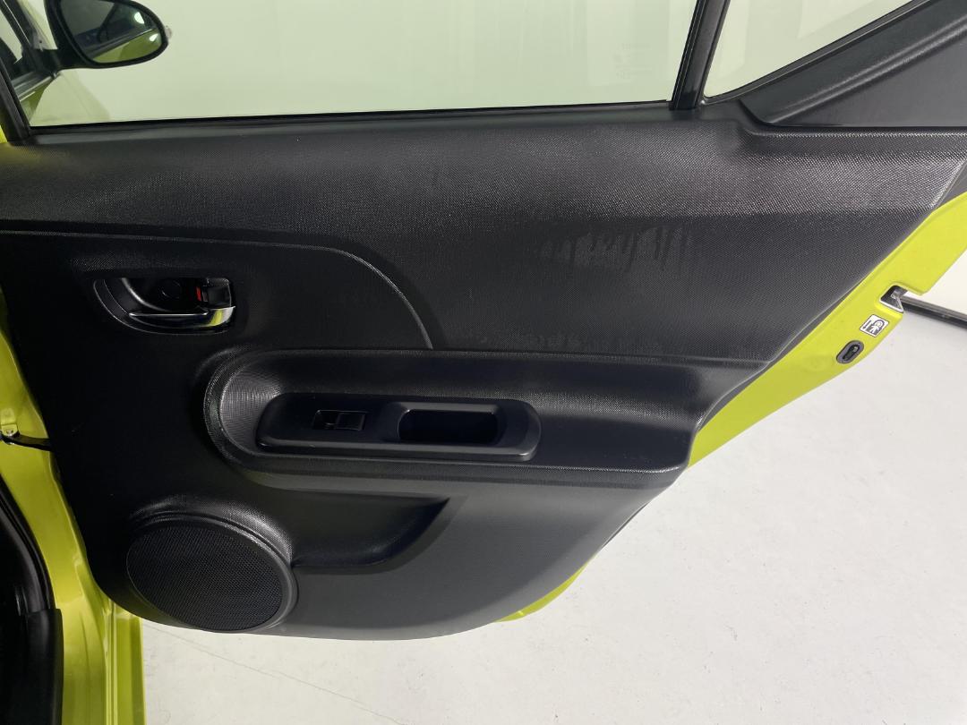 Photo '19' of Toyota Aqua Photo '19' of Toyota Aqua