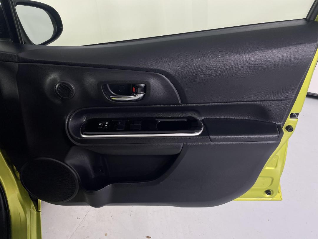 Photo '15' of Toyota Aqua Photo '15' of Toyota Aqua