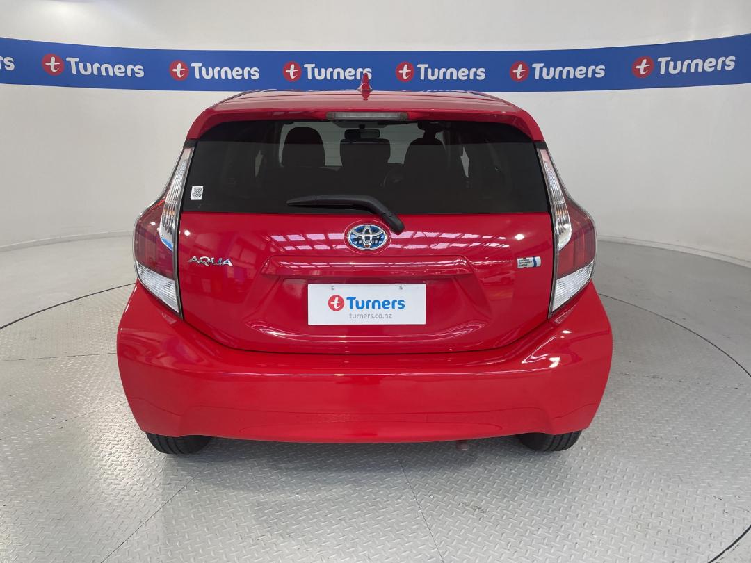 Photo '6' of Toyota Aqua Photo '6' of Toyota Aqua