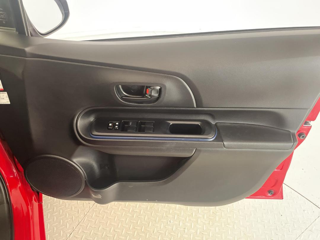 Photo '15' of Toyota Aqua Photo '15' of Toyota Aqua