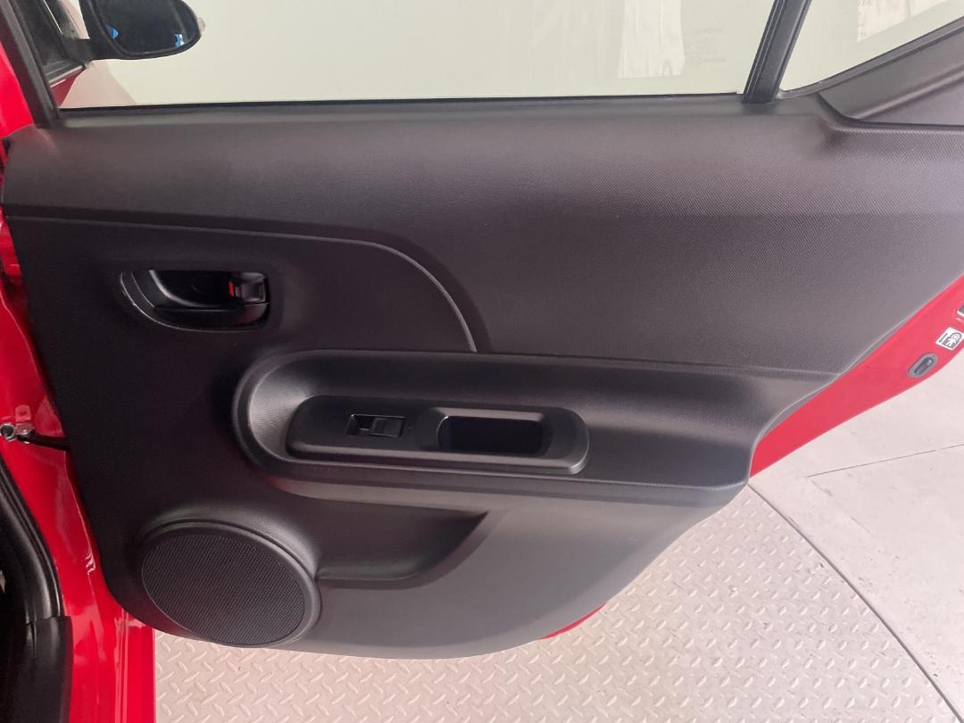 Photo '19' of Toyota Aqua Photo '19' of Toyota Aqua