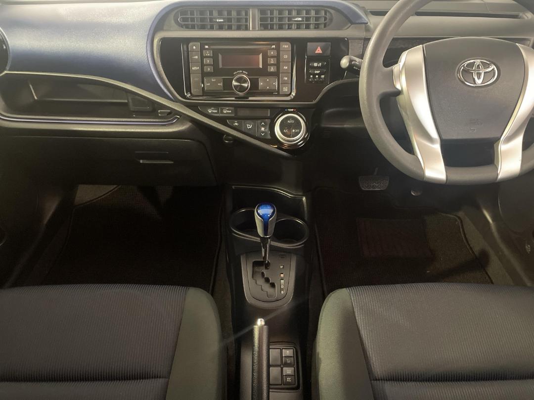 Photo '18' of Toyota Aqua Photo '18' of Toyota Aqua