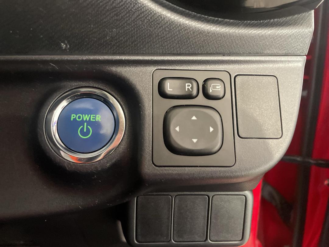 Photo '24' of Toyota Aqua Photo '24' of Toyota Aqua