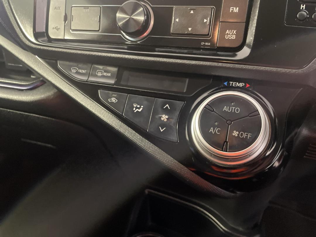 Photo '27' of Toyota Aqua Photo '27' of Toyota Aqua