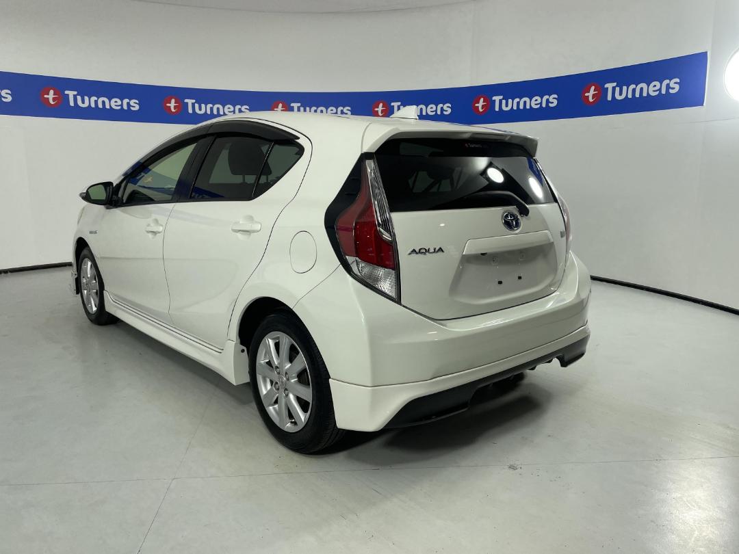 Photo '5' of Toyota Aqua Photo '5' of Toyota Aqua