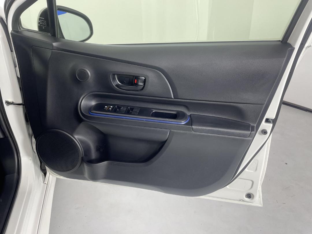 Photo '15' of Toyota Aqua Photo '15' of Toyota Aqua